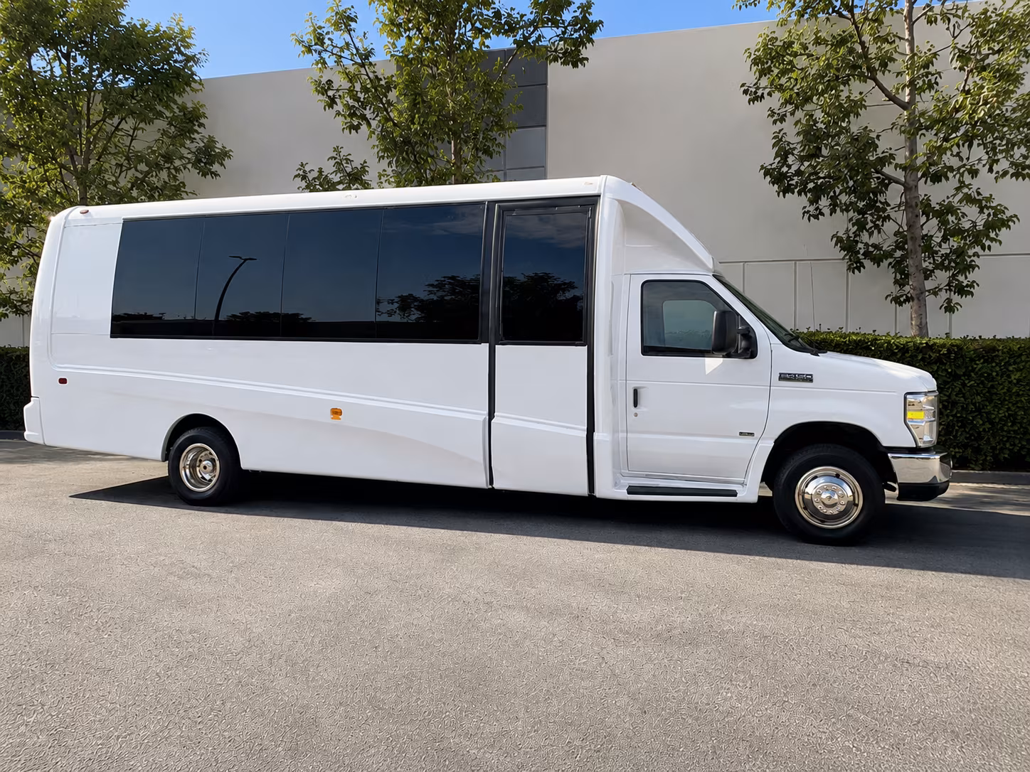 Boynton Beach Airport Shuttle & Transportation party bus exterior