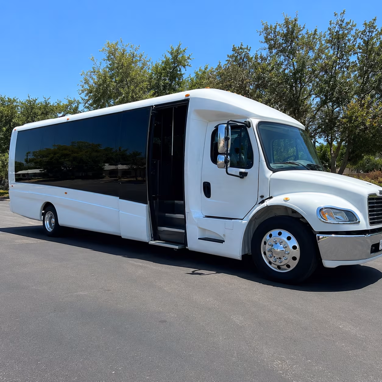 Boynton Beach Airport Shuttle & Transportation party bus exterior