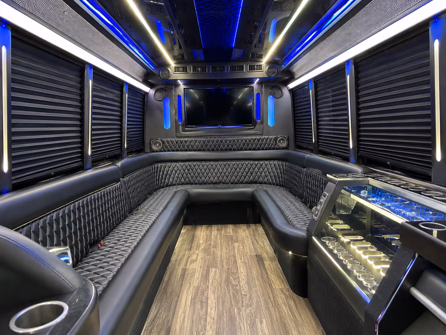 Boynton Beach Birthday, Sweet 16, & Quinceañera Transportation party bus exterior